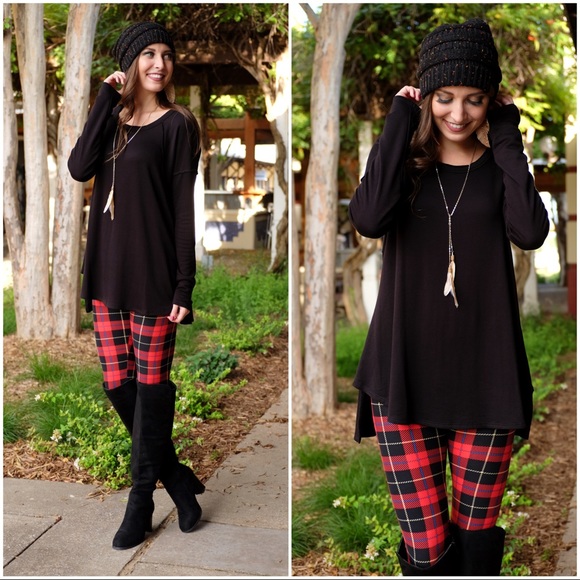 ✨RESTOCKED✨Red plaid  leggings - Picture 2 of 2